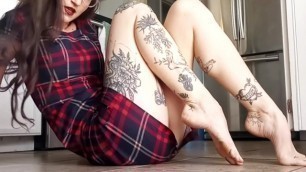 Pin up Girl Pees on Floor