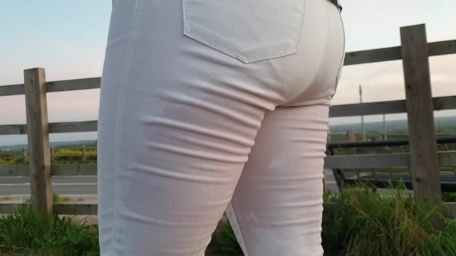 Alice - Wet myself on a Walk at Sunset. Peed my White Jeans ;)