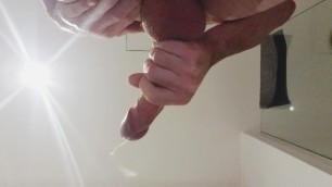 Quick Wank to a Cum Shower!