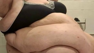 Huge SSBBW showering