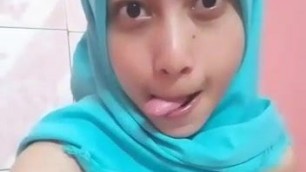 Melly Masturbate in Shower - Indonesian Muslim Girl (Tosca)