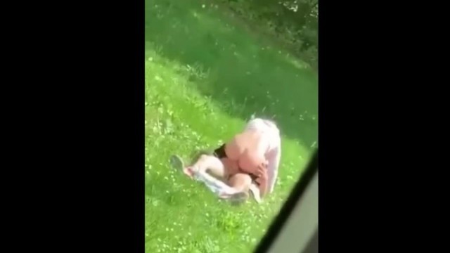 Australian Couple Caught Fucking Outdoor in Park