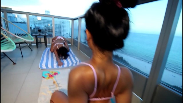 Toticos &vert; South beach Miami 18yo teen filipina midget sucks on big black cock and swallows the nut &lpar;Part 1&rpar; ft Violet Rae